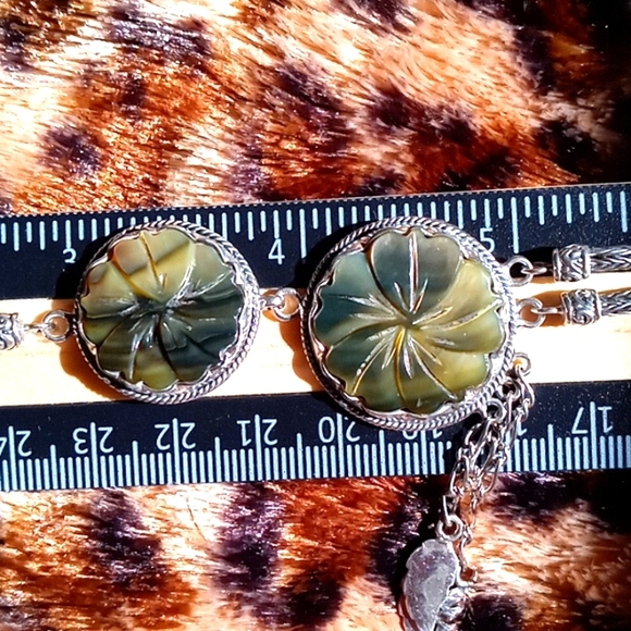 BALI LEGACY PEACOCK MOTHER OF PEARL FLOWER NECKLACE - Picture 7 of 11